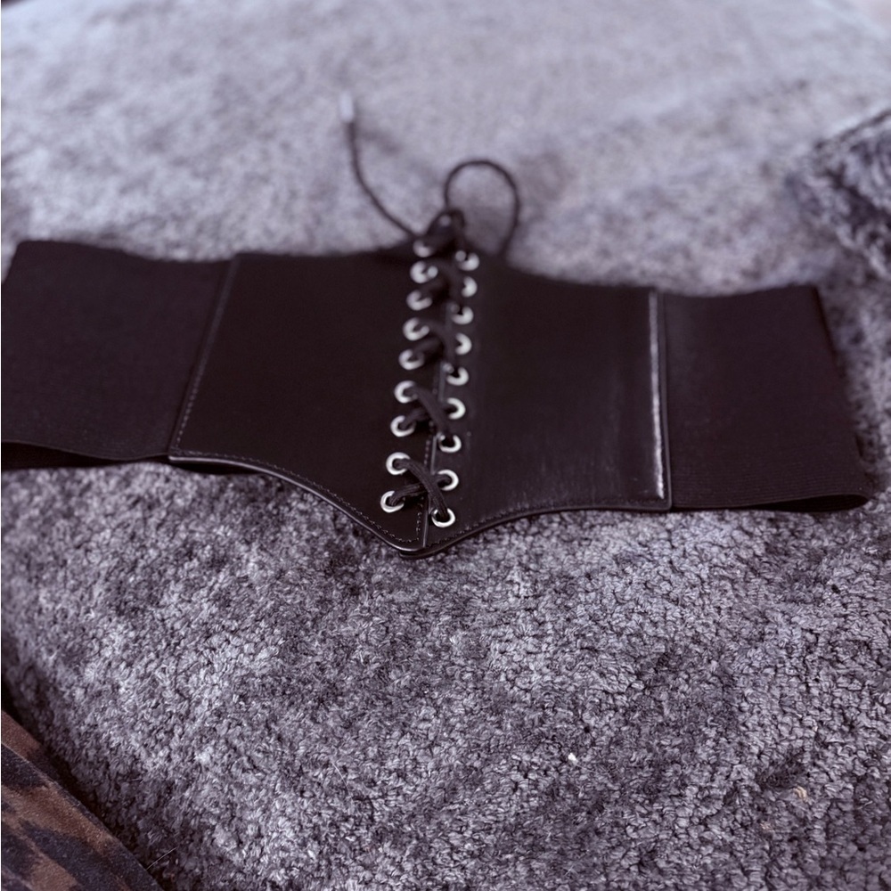 Black Lace-Up women’s Belt